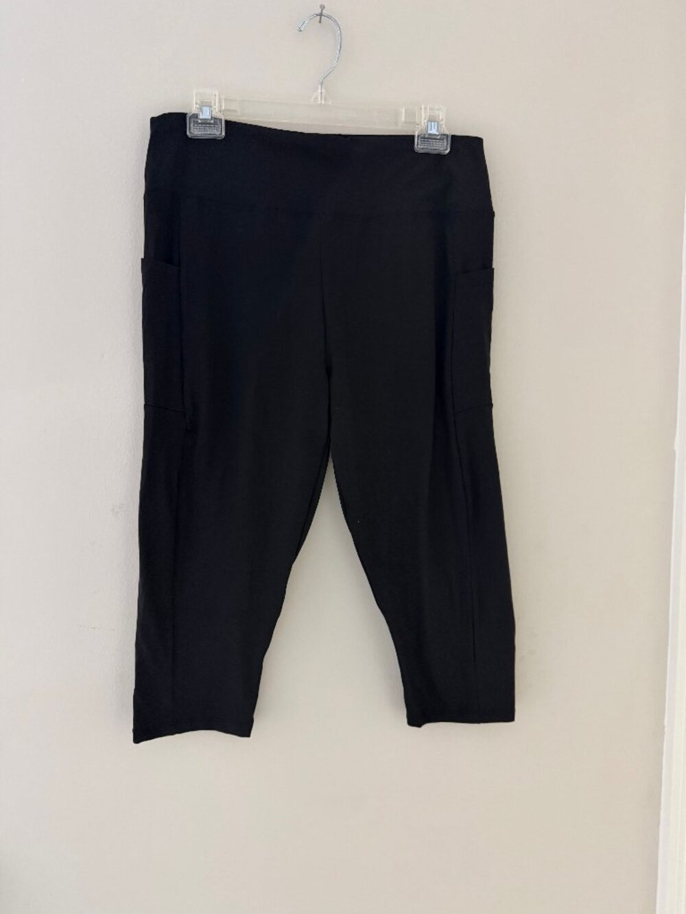 BRAND NEW TEMU OR SHEIN BLACK CAPRI PANTS WITH POCKETS - SIZE XL